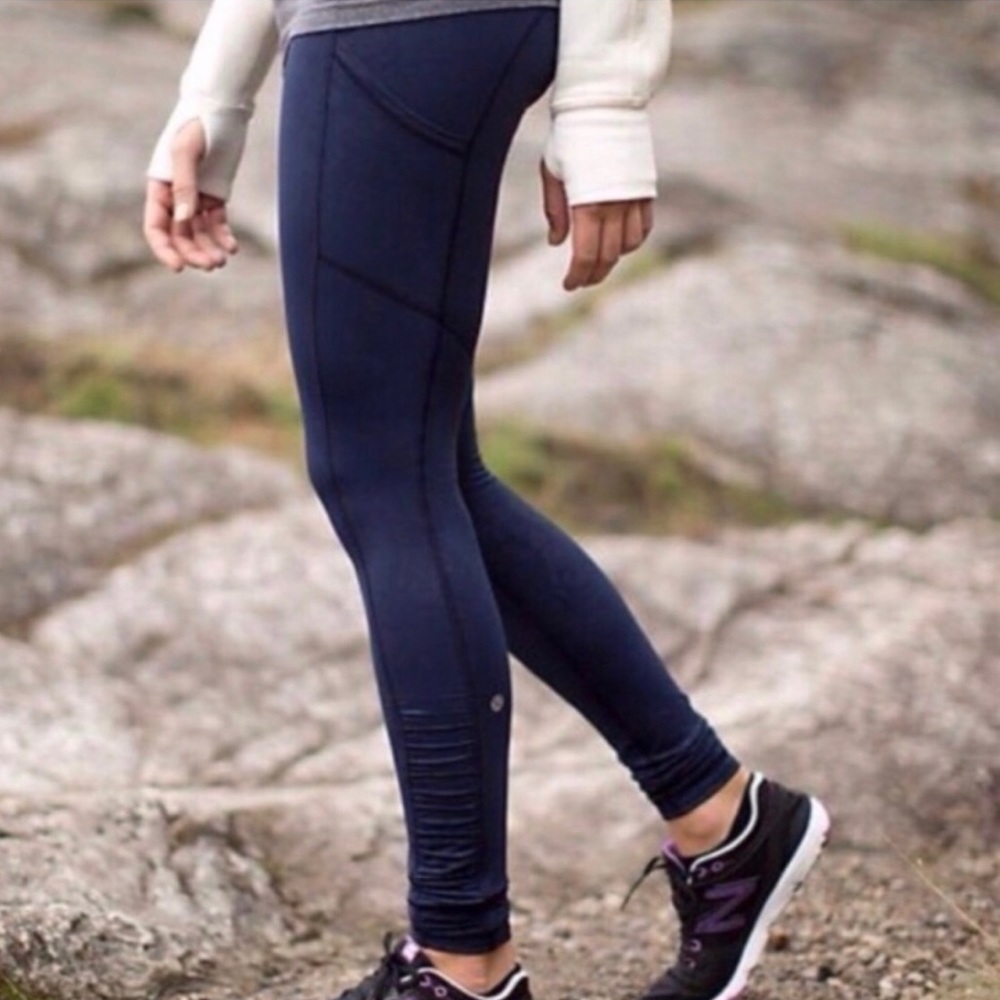 NWOT Lululemon Blue Paisley leggings!